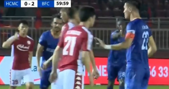 VIDEO: Công Phượng nổi nóng, xô xát với Tiến Linh