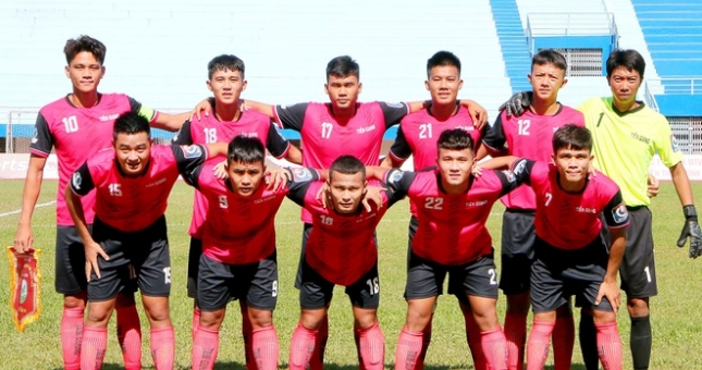 Hai cầu thủ Tiền Giang bị phạt nặng vì phản đối trọng tài