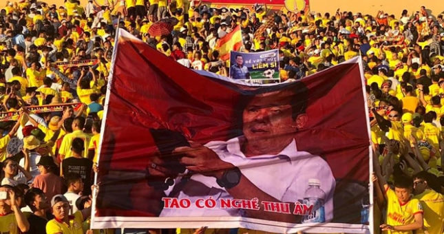 Nam Định nhận án phạt vì hành động phản cảm của CĐV