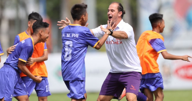 Kesley Alves cùng học trò vô địch giải U13 Việt Nam – Nhật Bản