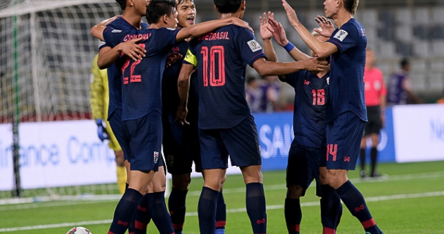 Thai League có thể hoãn vô thời hạn, ĐT Thái Lan gặp 'hạn'?