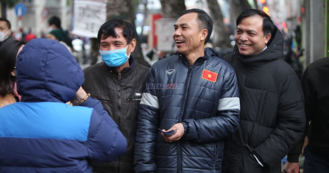 Dàn phụ huynh tuyển thủ Việt Nam 'rủ nhau' đi xem Siêu cúp