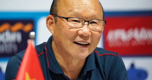 HLV châu Âu: 'Bóng đá VN quá tham lam với ông Park'