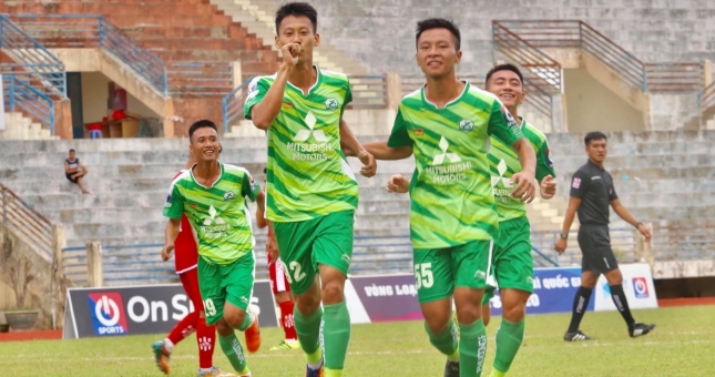 CLB Huế bất lực trước CLB Phù Đổng 