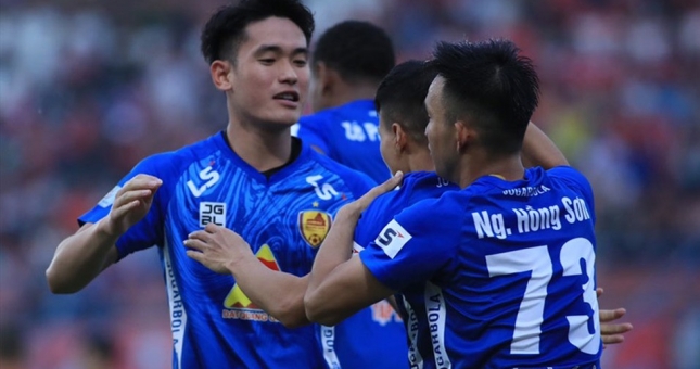 Cựu vương V.League bất lực trước 'ông kẹ' giải hạng Nhất