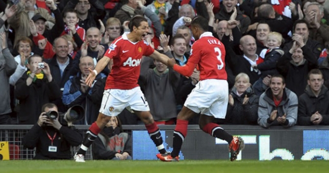 Chuyển nhượng 30/12: Chicharito, Evra trở lại NHA; Barca nhắm Ivanovic