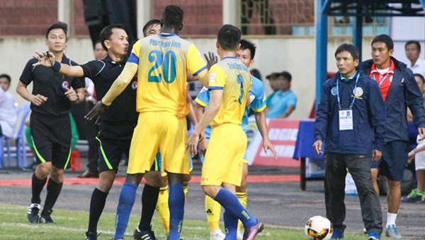Chủ tịch FLC Thanh Hóa Trịnh Văn Quyết dọa bỏ V-League