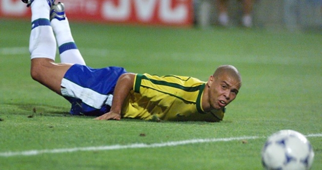 Tin bóng đá HOT sáng 11/2: Cafu tiết lộ lý do Ronaldo mờ nhạt tại WC 98