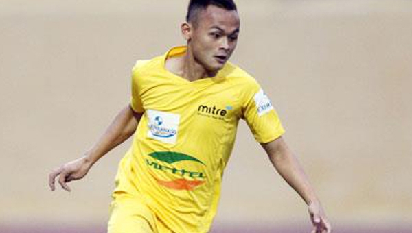 Công Vinh gay gắt với tình huống ‘đá láo’ của Quốc Phương