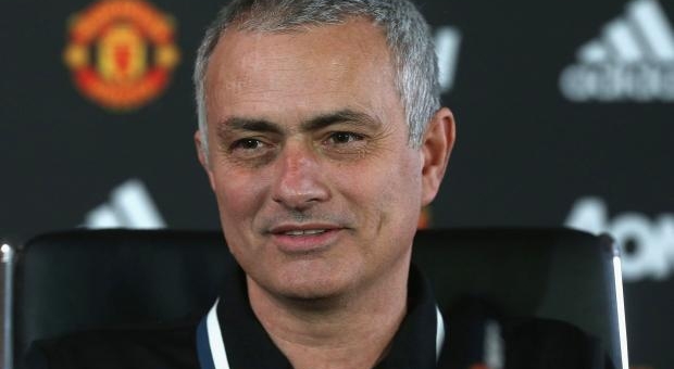 Chính thức: MU có tân binh đầu tiên năm 2017