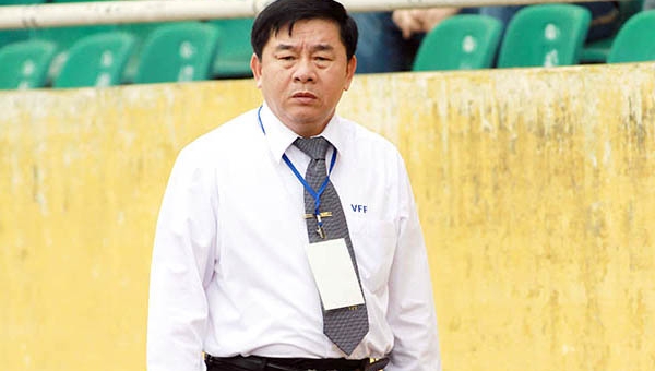 Cựu trọng tài kể chuyện ‘lên ngôi’ đầy kỳ lạ của ông Mùi