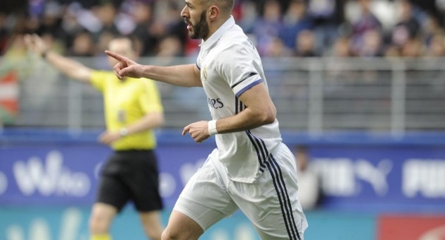 Benzema và James tỏa sáng, Real thắng đậm Eibar