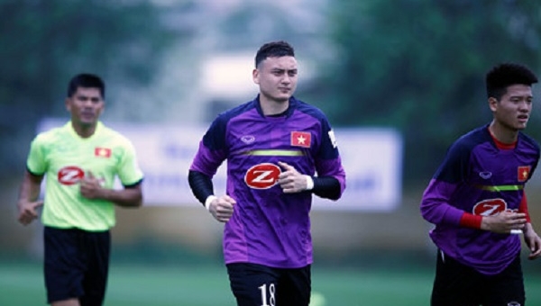 Khó đỡ với lý do chấn thương của thủ thành Văn Lâm
