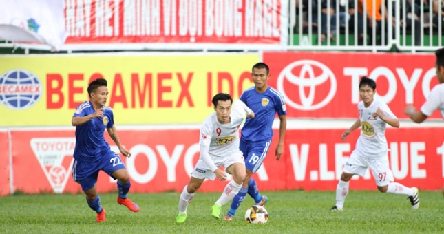 HAGL giành trọn 3 điểm sau bàn thắng gây tranh cãi