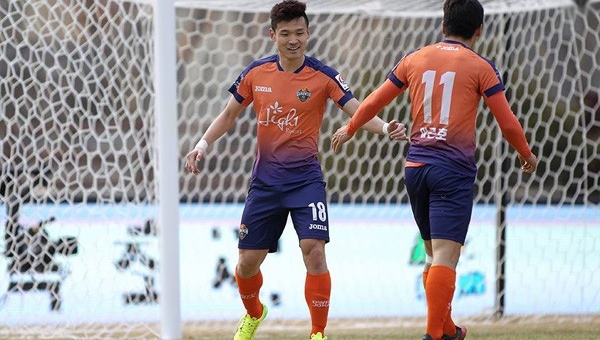 Gangwon FC tạo ấn tượng trước nhà vô địch châu Á Jeonbuk