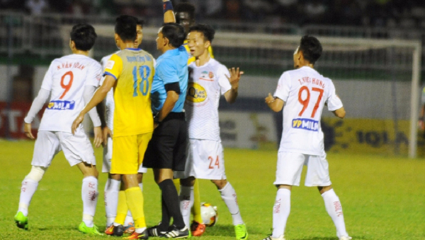 Đã có quyết định về tấm thẻ đỏ của A Hoàng