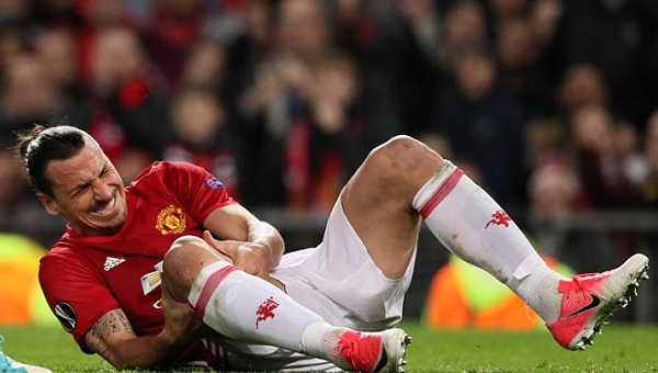 Ibrahimovic chấn thương cực nặng, Mourinho ‘đau đầu’