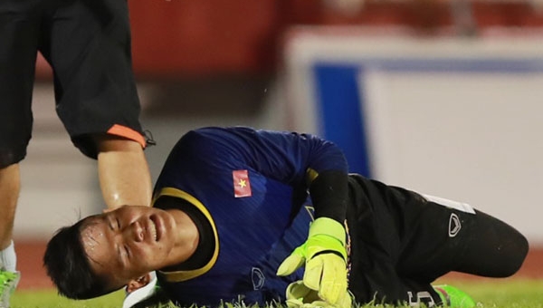 Thêm một ngôi sao của U20 Việt Nam dính chấn thương