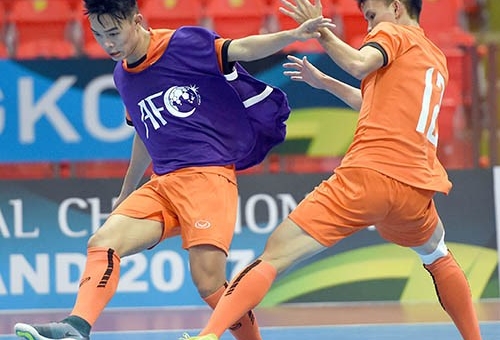 Tuyển thủ Futsal 18 tuổi giật chỏ, ‘chửi’ cả BHL đối phương