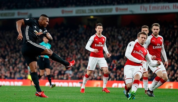 Đá với 10 người, MU vẫn đả bại Arsenal ngay tại Emirates