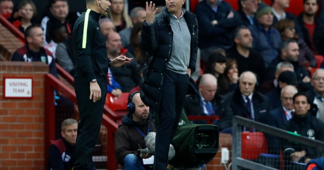 Thêm một trọng tài bỏ việc vì Mourinho