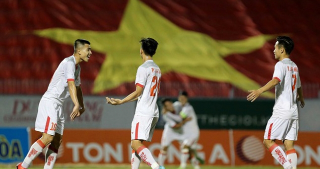 HLV Nhật Bản ấn tượng với 3 cầu thủ của U21 Việt Nam