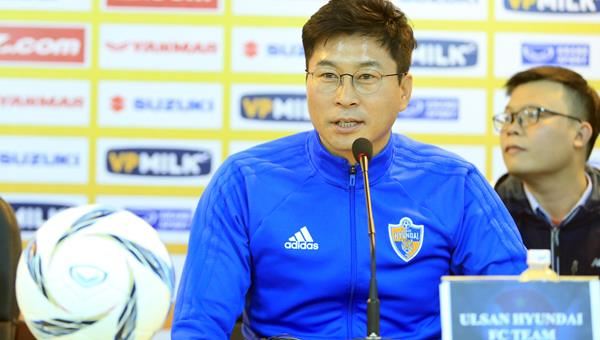 HLV Ulsan Huyndai khen ông Park chỉ đạo giỏi