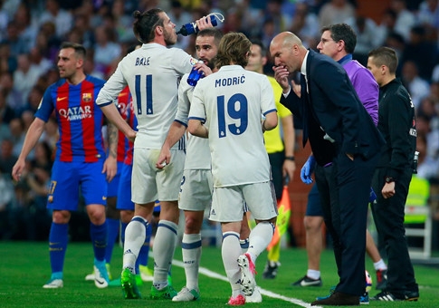 Real Madrid 'trảm' Zidane, chiêu mộ HLV top 6 Ngoại hạng Anh