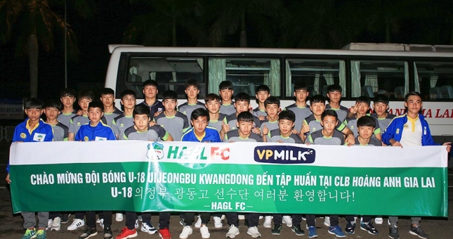 Đội bóng Hàn Quốc đã đặt chân tới HAGL