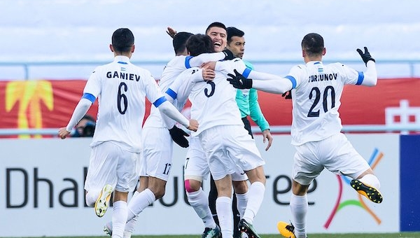 ĐKVĐ U23 Nhật Bản nhận 3 bàn thua liên tiếp trong 8 phút