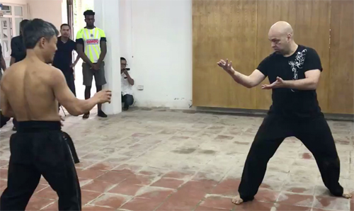 Mục đích thực của Flores: Huỳnh Tuấn Kiệt, Johnny Trí Nguyễn có đang bị lợi dụng?