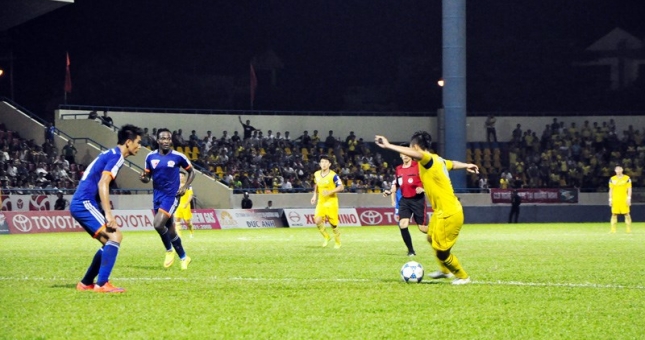 SLNA bị Than Quảng Ninh cầm hòa ngay trên sân Vinh