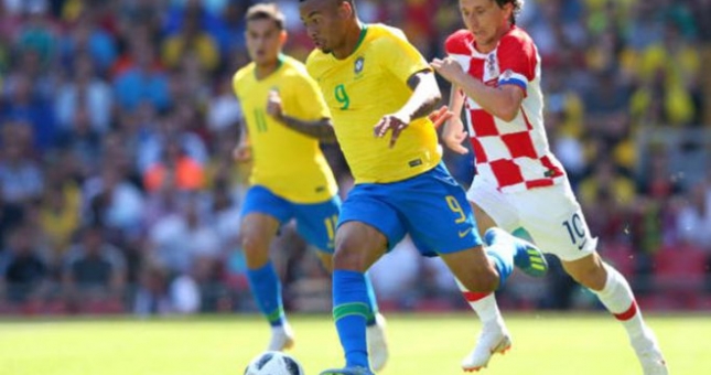 Neymar tỏa sáng, Brazil chật vật thắng Croatia