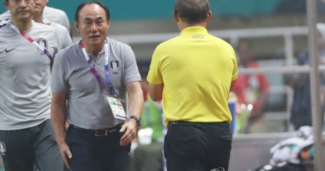 HLV Park Hang Seo để lại hình ảnh đẹp khi trong trận gặp HQ