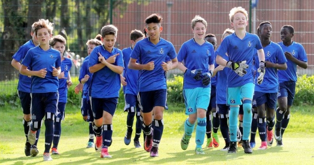 2 cầu thủ gốc Việt xuất hiện trong đội hình U15 Đức