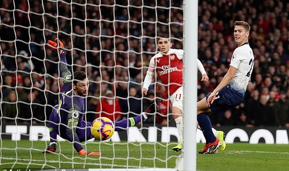 Arsenal đả bại Tottenham trong trận derby 6 bàn thắng