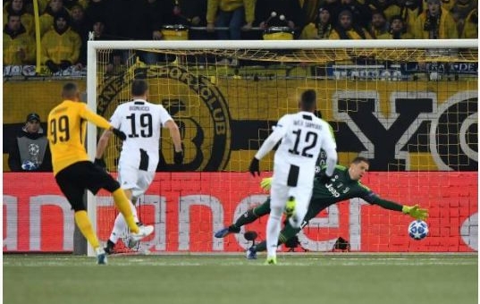 Ronaldo tịt ngòi, Juventus để thua đội bóng Thụy Sĩ