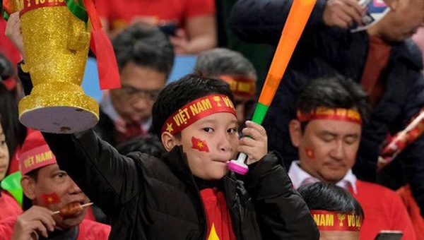 Cầu thủ ĐT Việt Nam lên tiếng về 'tác hại' của kèn Vuvuzela