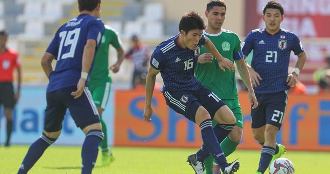 Nhật Bản chật vật đả bại Turkmenistan trong trận cầu 5 bàn thắng