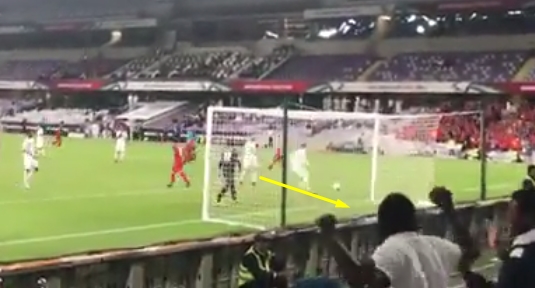 VIDEO: Hai CĐV nước ngoài phấn khích khi Ngọc Hải ghi bàn