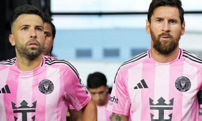 Messi: 'Bây giờ, ai sẽ chuyền bóng cho tôi đây'