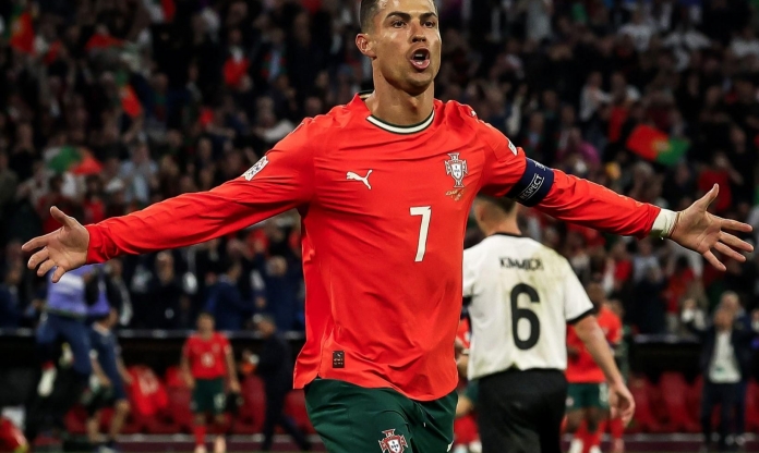 Đội bóng vĩ đại châu Âu chốt giá bán 'đàn em' Ronaldo