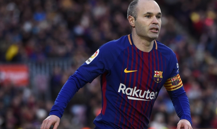 SỐC: Huyền thoại Andres Iniesta bị tố lừa đảo