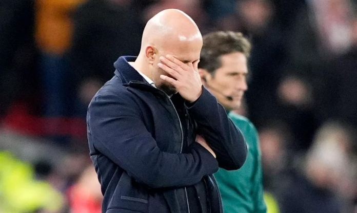 'Arne Slot có một tuần để cứu công việc của mình'