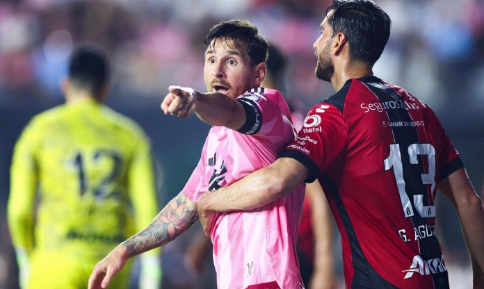 Messi xin lỗi đối thủ sau hành động ăn mừng quá khích