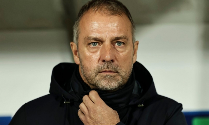 Hansi Flick nói thẳng về việc Barca chiêu mộ trung vệ mới