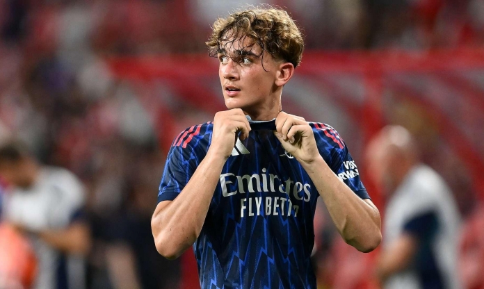 Thần đồng Arsenal nhận được lời khuyên quý giá