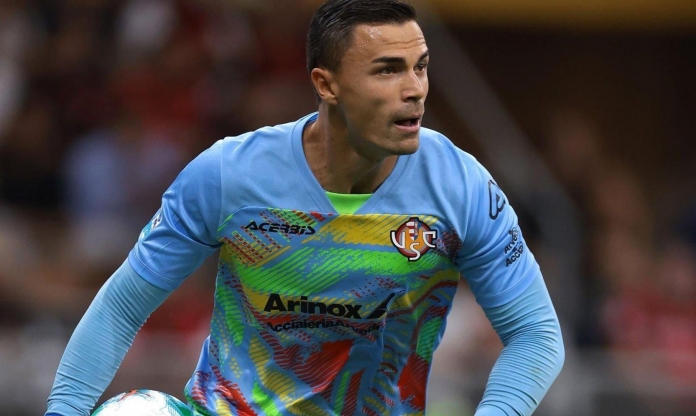 Thủ môn Indonesia tỏa sáng, AC Milan ôm hận tại San Siro