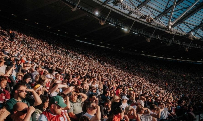 CLB tại Ngoại hạng Anh đưa ra lệnh cấm bất ngờ với CĐV