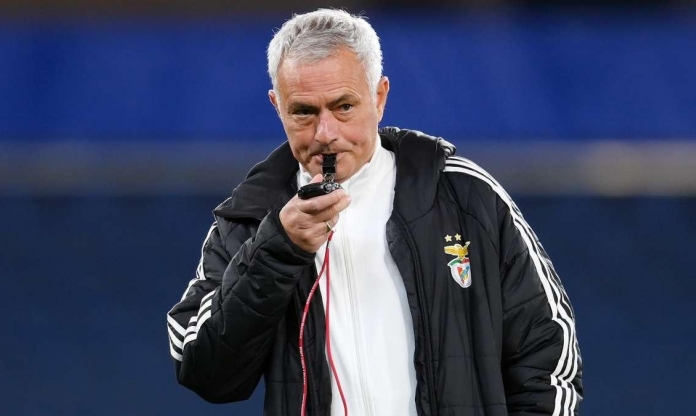 Jose Mourinho gặp khủng hoảng cực lớn tại đội bóng mới